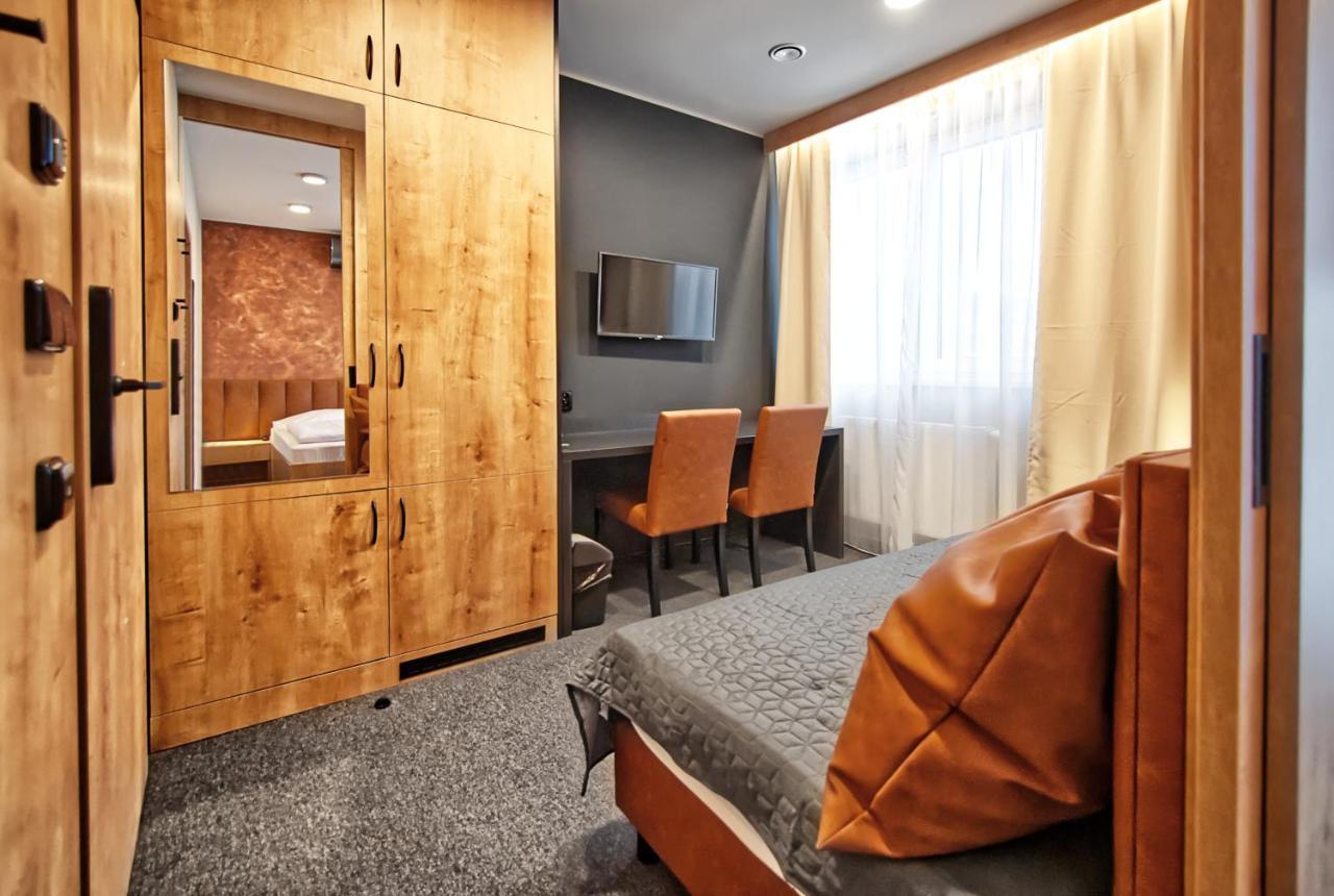 Restaurace A Penzion Praha Dolni Dunajovice Ngoại thất bức ảnh
