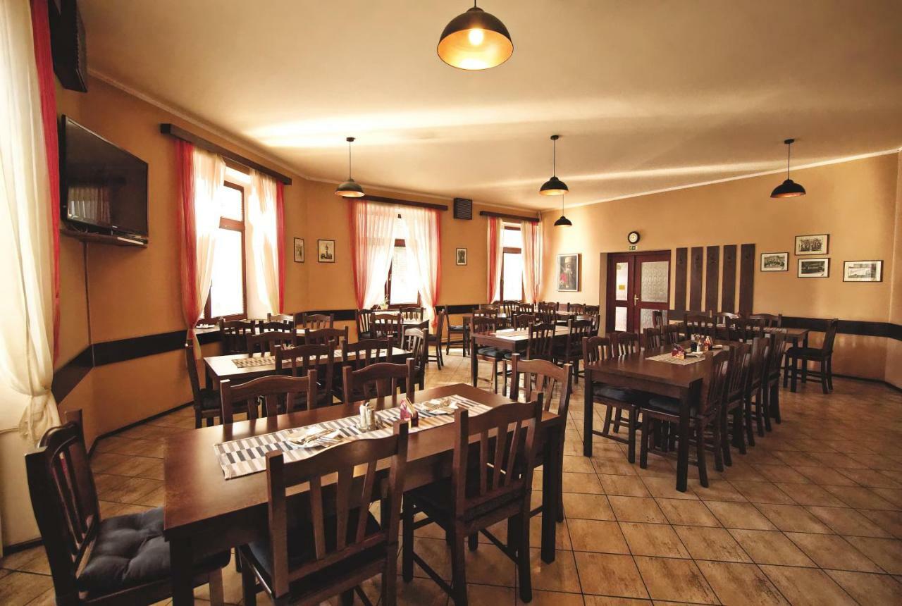 Restaurace A Penzion Praha Dolni Dunajovice Ngoại thất bức ảnh