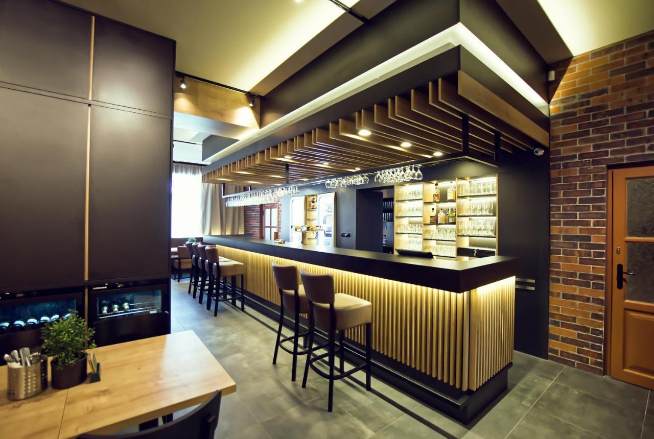 Restaurace A Penzion Praha Dolni Dunajovice Ngoại thất bức ảnh