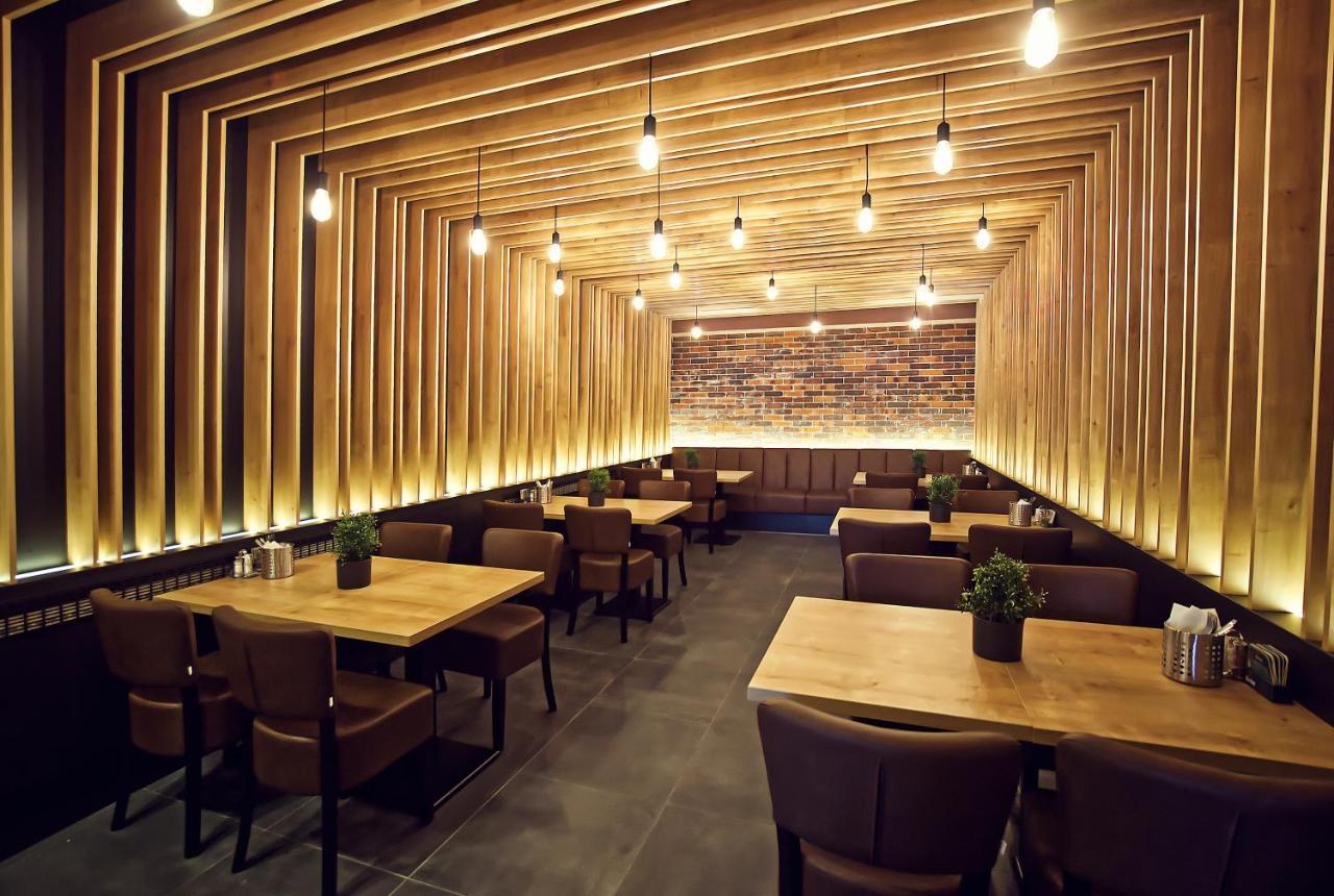 Restaurace A Penzion Praha Dolni Dunajovice Ngoại thất bức ảnh